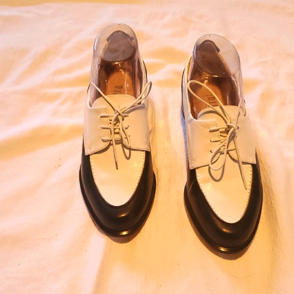 Nickels Shoes - Nickles Vintage 100% All Genuine Leather Classic White and Black Sz. 7.5B Shoes